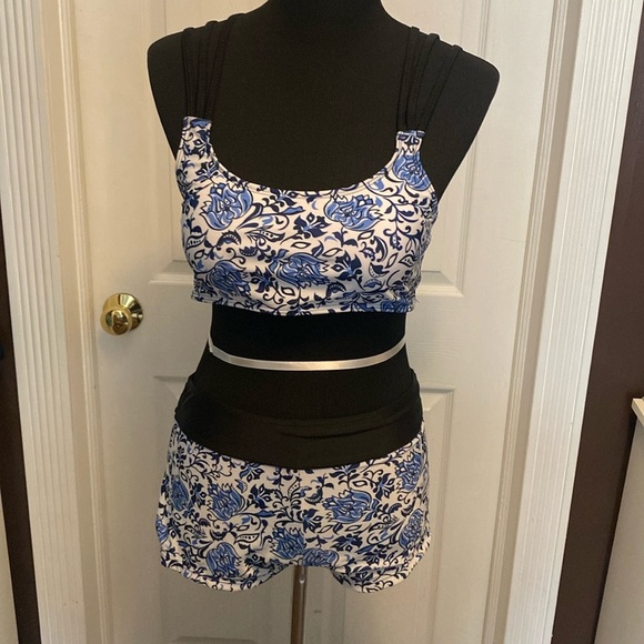 Women’s Two Piece Swimsuit Top and Boyshorts  White Blue Black sz L NWOT - Picture 1 of 6